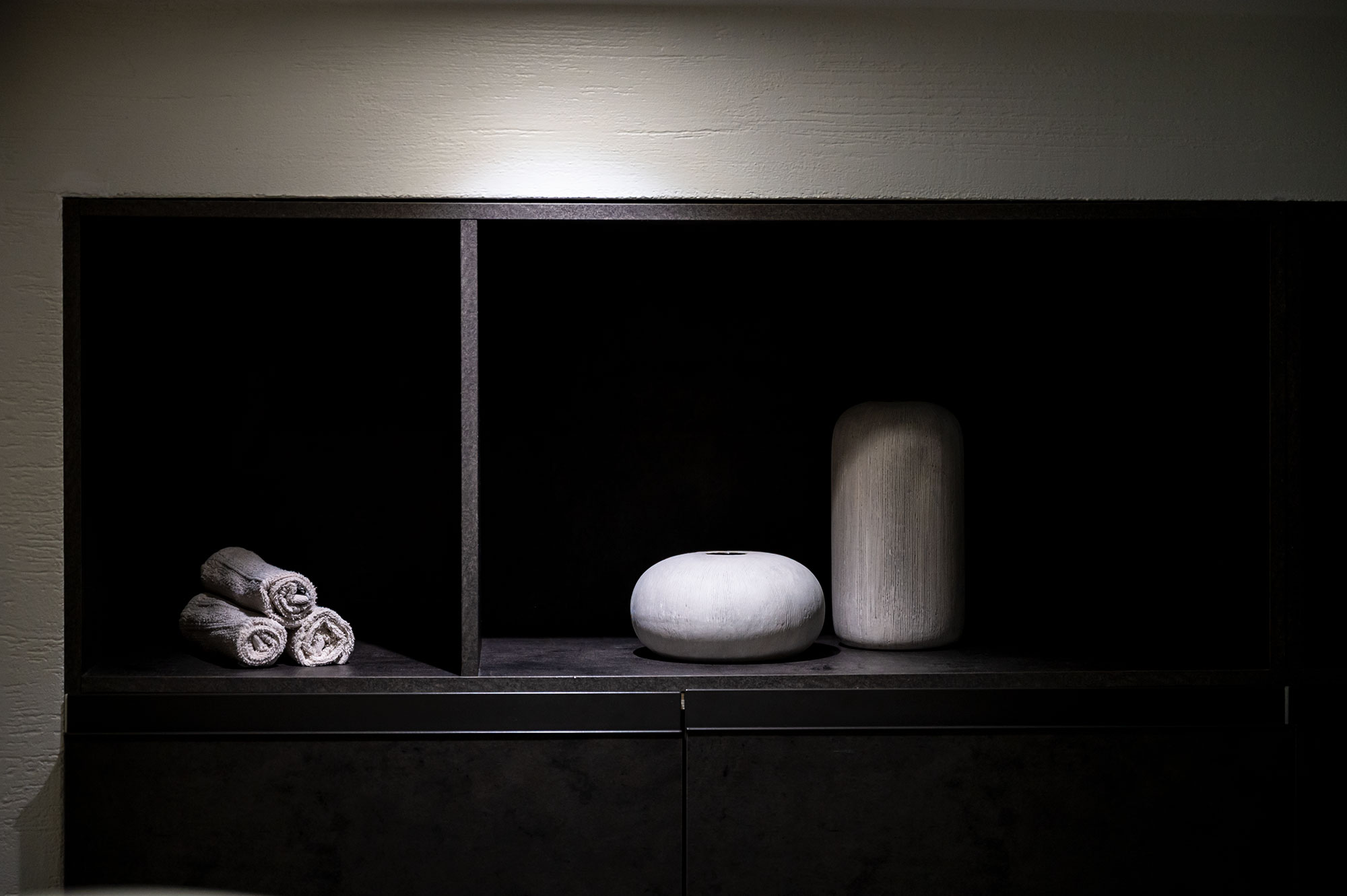 fotografi interior design con i dettagli per impreziosire il bagno
