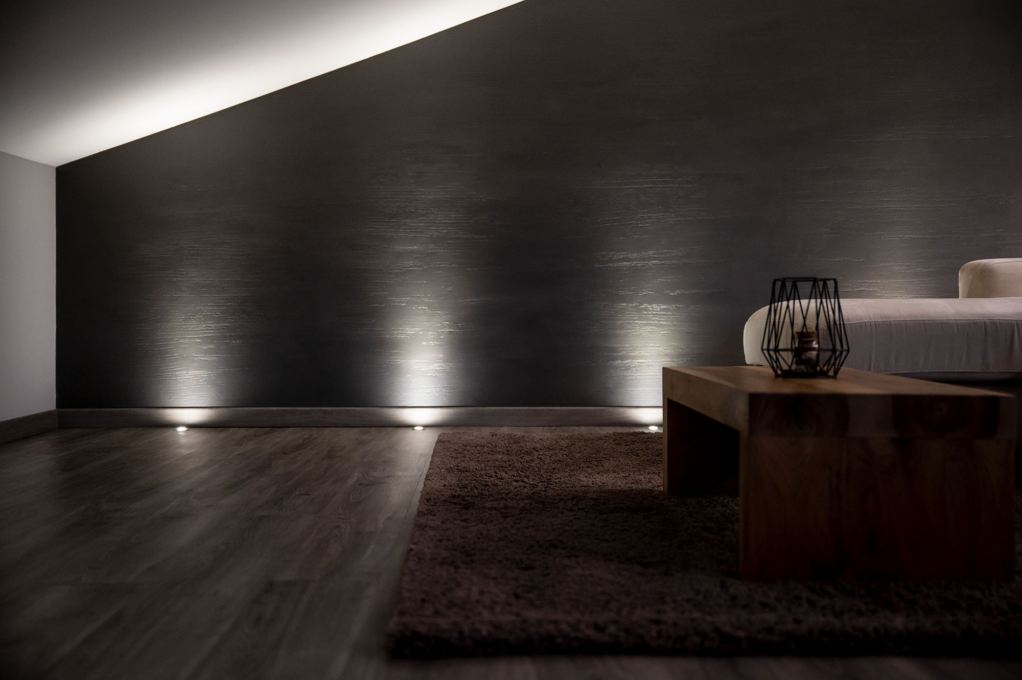 interior-design-parete-scura Luce e design sono dei capisaldi nella fotografia di interior design