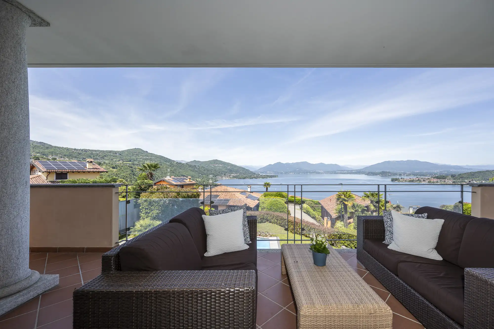 fotografo-immobiliare-Paolo-Spiandorello4 spazio esterno vista lago maggiore